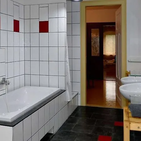 Rotschoenberg Im Tal Der Freiberger Mulde Grossschirma