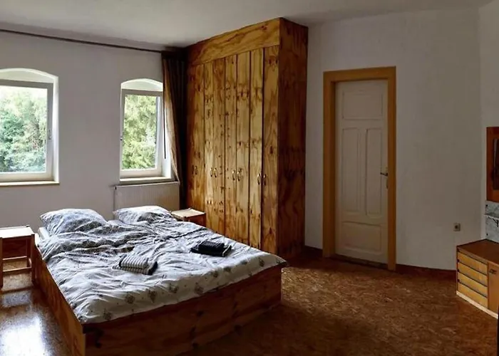 Rotschoenberg Im Tal Der Freiberger Mulde * Großschirma