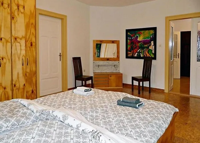 Rotschoenberg Im Tal Der Freiberger Mulde Grossschirma